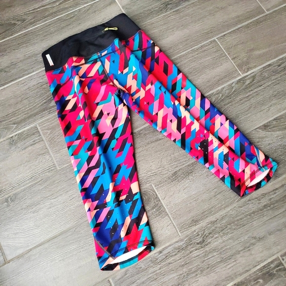 Zella Red, Blue & Black Geo Print Athletic Active Workout Capris - Sz XS - Picture 13 of 14